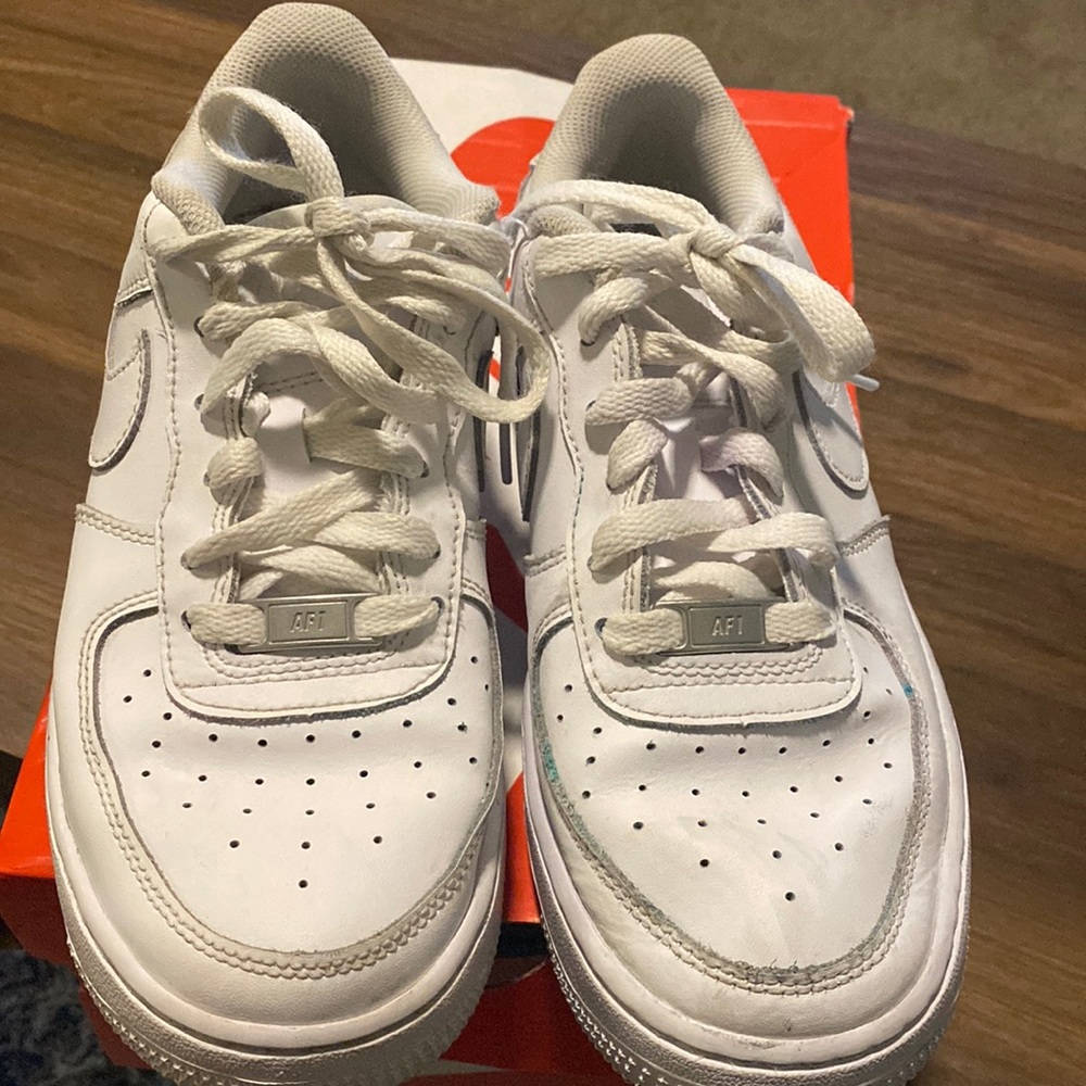 All white Air Force 1